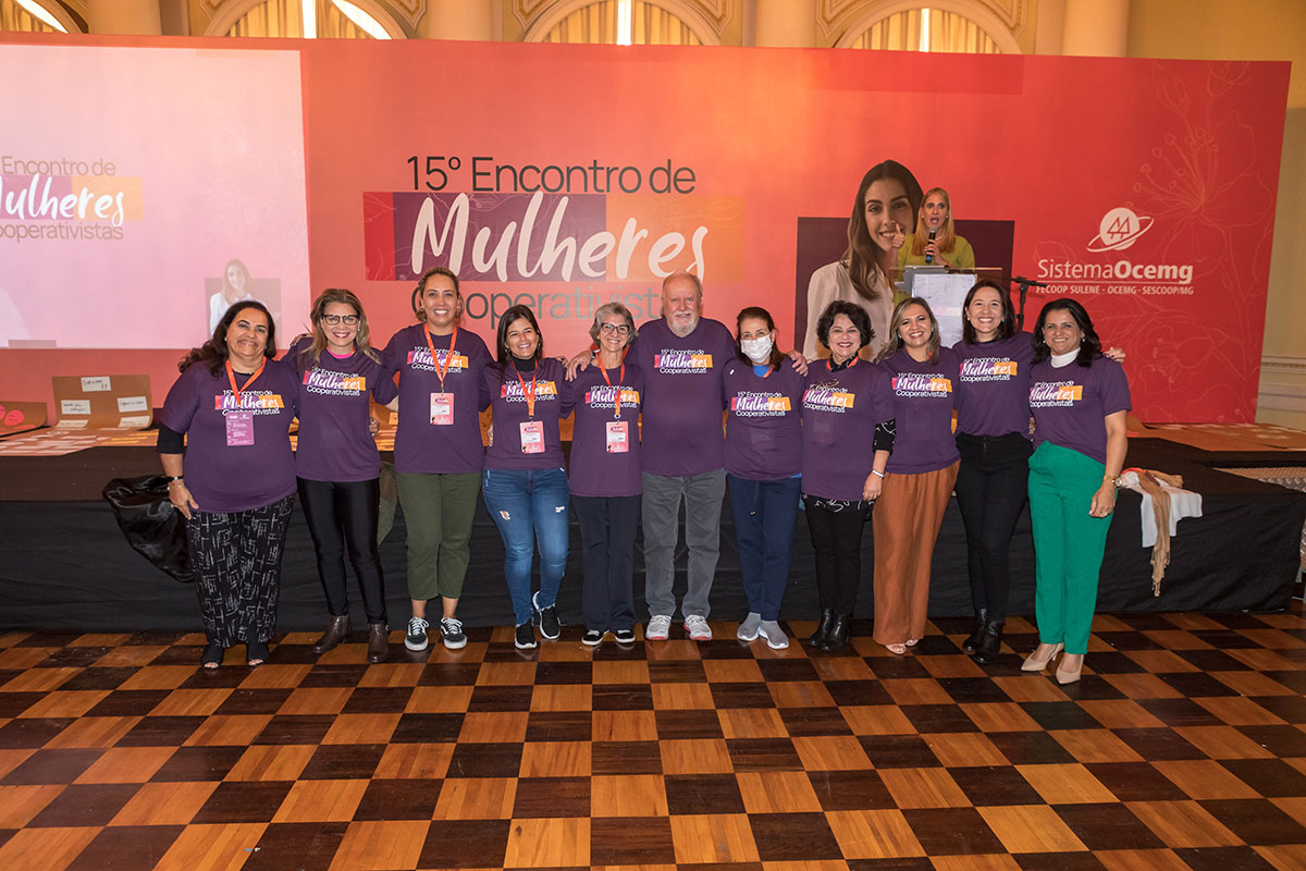 Foto: Sistema Ocemg | Ronaldo Scucato e Representantes do Comitê de Mulheres do Estado